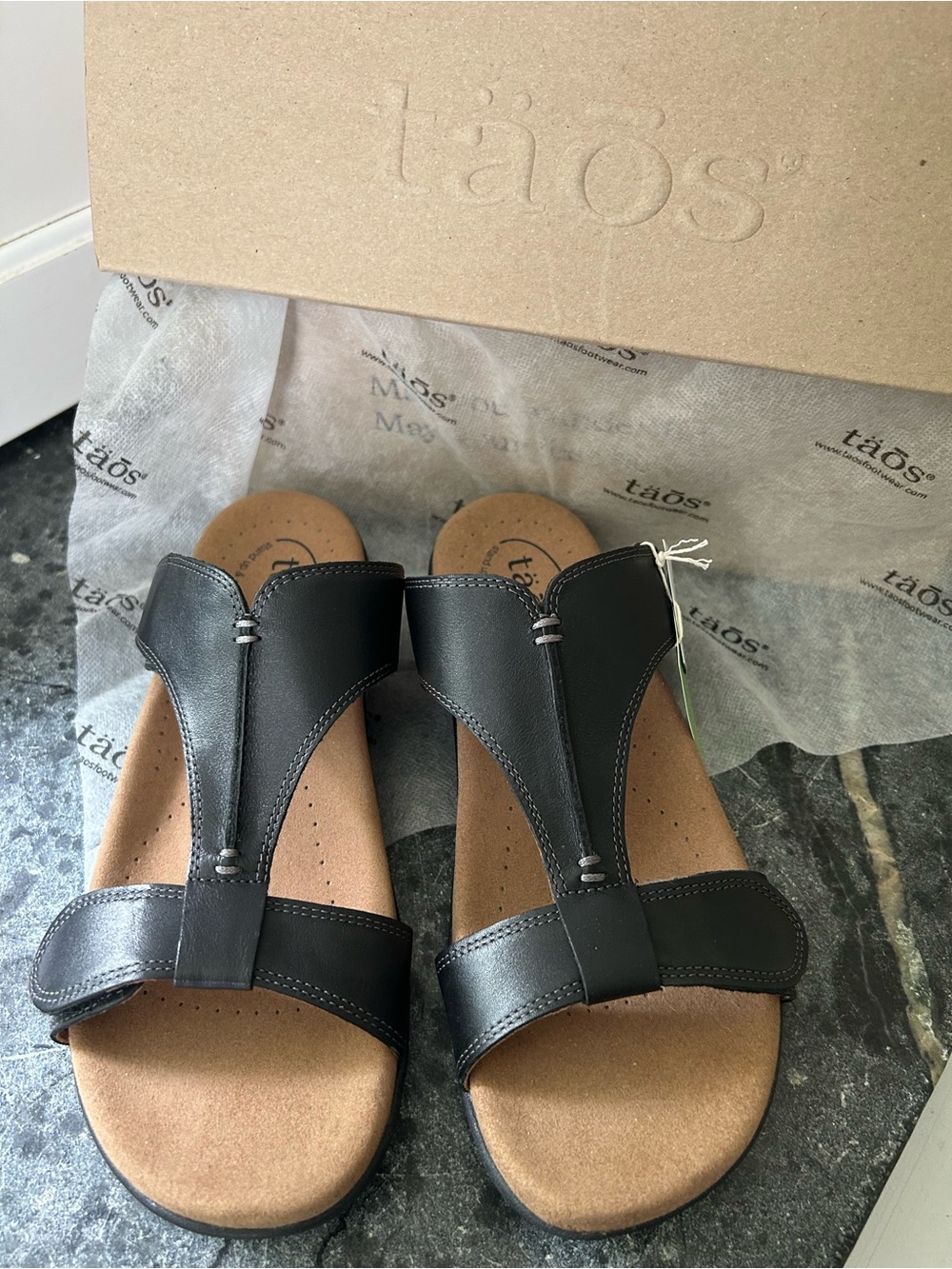 Taos Slide Show Size 8 Footwear Black Leather T-Strap Slide Sandals for Women
